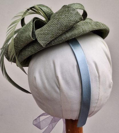 Compact and pretty in sage green - Image 3