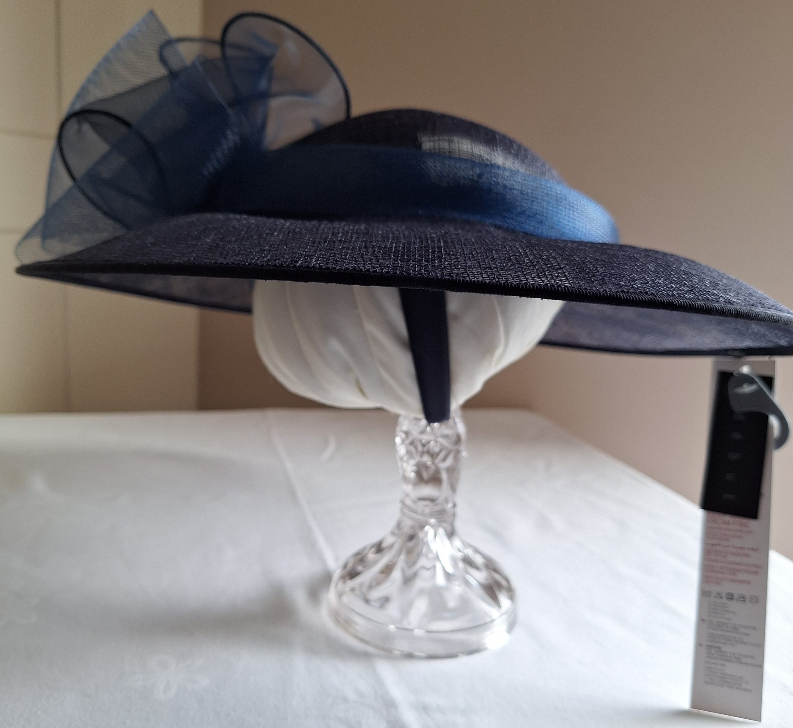 Pretty blue hatinator from Debut - Image 2